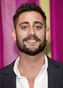 How tall is Michael Socha?